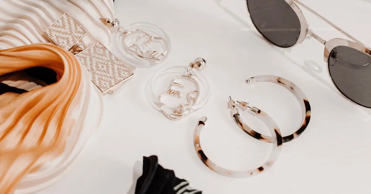10 accessoires indispensables pour votre garde-robe